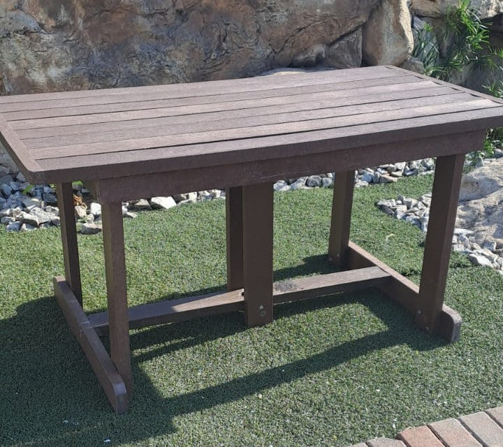 Jumbo Freestanding Table